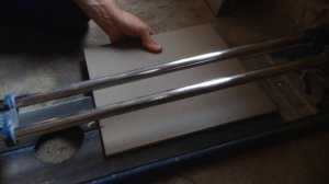 Как резать плитку плиткорезом | How to cut tile with a tile