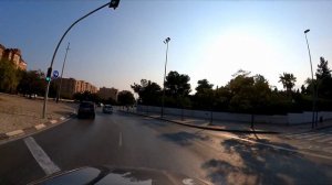 По городу Аликанте на машине, камера на крыше авто, 4 К ВИДЕО