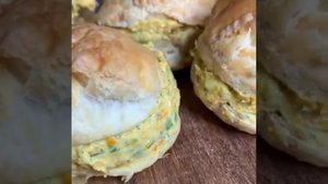 Булочки из готового слоеного теста с начинкой в духовке рецепт