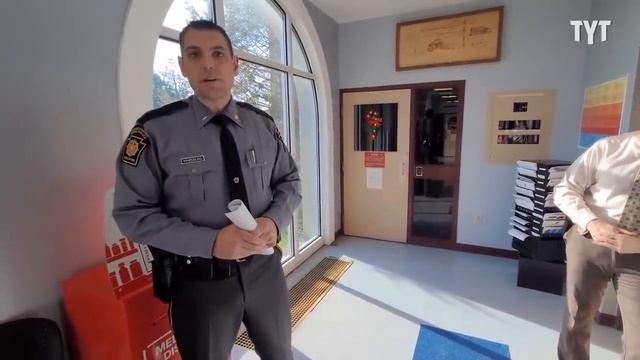 PA State Police Get Corrected On Law In Epic Fashion (VIDEO) смотреть онлайн