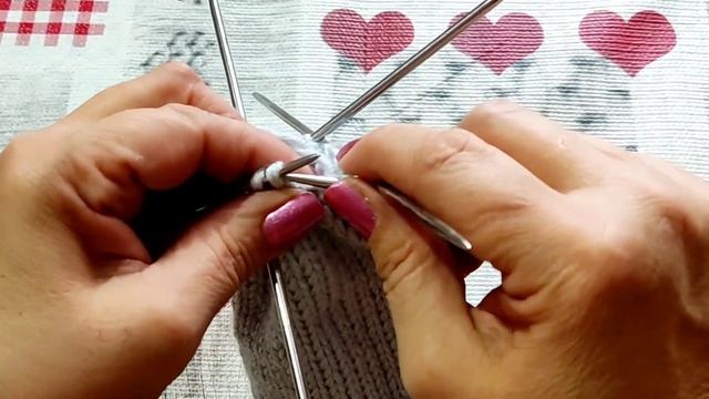Вяжем варежки для детей пошагово на спицах || Мастер класс вязание с нуля
