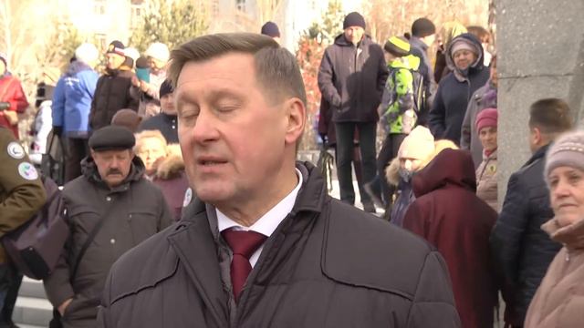 На монументе славы зажгли вечный огонь (07.11.2019) смотреть онлайн