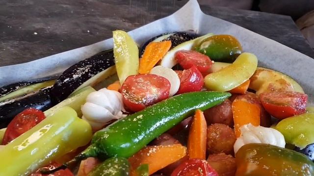 Как запечь курицу в духовке целиком. Поджаристая сочная курочка с овощами быстро и вкусно!