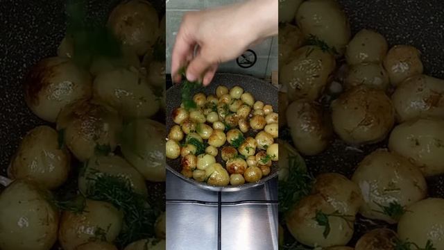 Ужин на скорую РУКУ. Копчёная скумбрия, молодой картофель с чесночком. смотреть онлайн