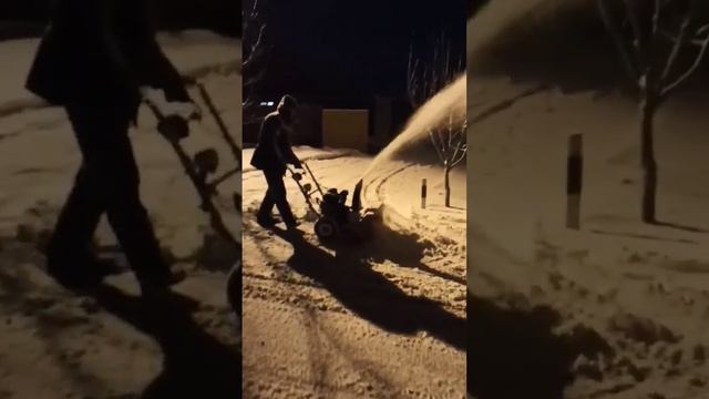 снегоуборщик Форза  хороший помошник.