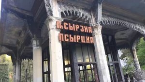 Ленина не хоронят потому, что вся земля в России до сих пор принадлежит ему?