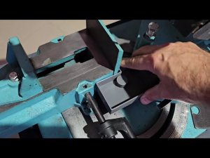 Поддон для стружки для ленточной пилы AURA на 3D принтере