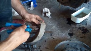 замена колодок и цылиндров задних тормозов ваз 2101