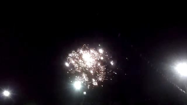 Салют 2015г. ДЕНЬ ПОБЕДЫ 70 ЛЕТ НОВОАЛТАЙСК смотреть онлайн