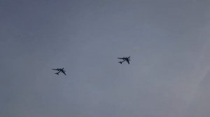 Стратегический бомбардировщик ТУ-95, звук турбовинтовых двигателей.