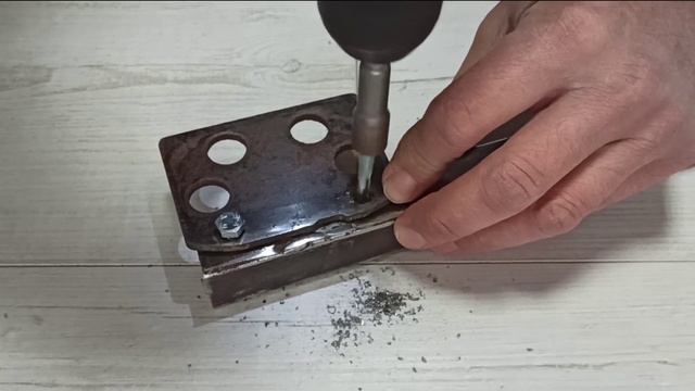 Как Нарезать Резьбу Без Метчика? Вы Даже и не Догадываетесь О Том Что Может Этот САМОРЕЗ!!! смотреть онлайн