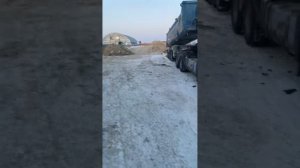 завалился на бок на Мане с тонаром ,при разгрузке песка,часть 4