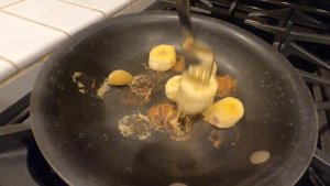 как Пожарить Банана На сковородке(експеримент)