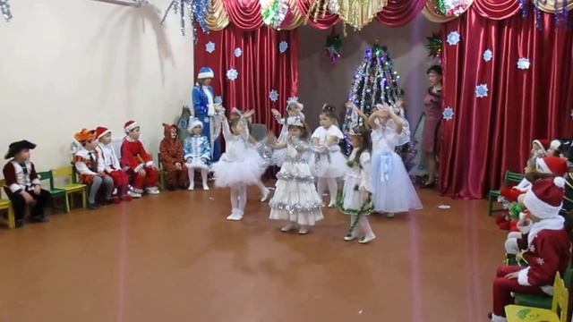 выход снегурочки и танец метелиц смотреть онлайн
