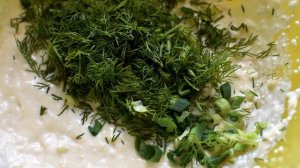 Творожная запеканка с зеленью и сыром