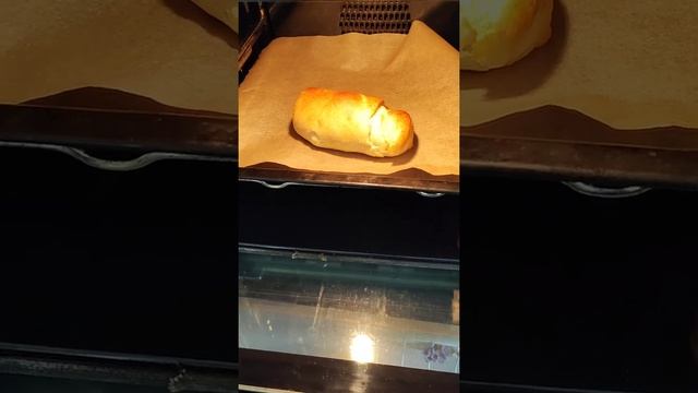 Свежая булочка из духовки, готовое тесто из банки, на скорую руку