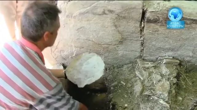 Каменный диск, найденный в дольмене