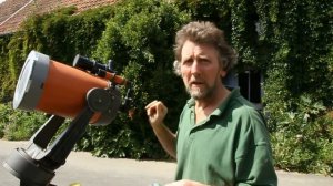 Make a solar finderscope for your telescope in cardboard in 1 minute. Bricolaje apuntador telescopi