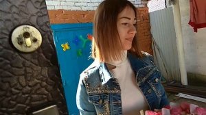 В лес за цветами к 8 марта.Первый Сашенькин  салон красоты.Поздравили родных женщин с праздником.