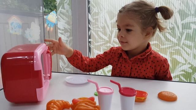 Марион готовит в игрушечной микроволновке 0+ смотреть онлайн