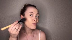 Легкий макияж с новой тональной основой-кушон и жидким хайлайтером