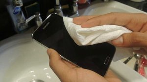 Что делать, если ваш смартфон попал в воду