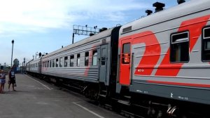 Отправление пассажирского тепловоза в родной заводской окраске