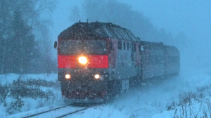 "В снежном плену". ТЭП70-0542 с пригородным поездом Предтурье — Алапаевск