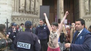 Une Femen souille la mémoire de Dominique Venner