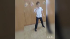 Мой друг танцует под музыку из игры Geometry dash