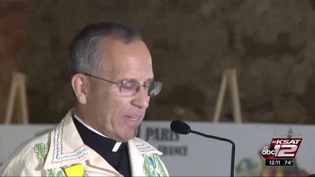 Video: 2017 Battle of Flowers Parade grand marshal named смотреть онлайн