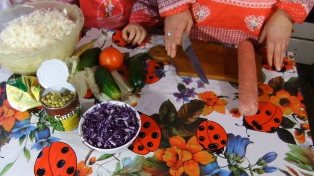 Как украсить салат с капусты к Празднику на Новый Год 2020 смотреть онлайн