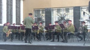Неудачное свидание. На том же месте в тот же час. Исполняет духовой оркестр Черных гусар.