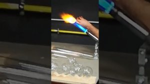 Как сделать стеклянный шарик смотрите и учитесь