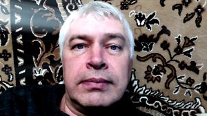 Геннадий Горин слушает две песни из интернета