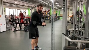 КАК ПРАВИЛЬНО ДЕЛАТЬ РАЗГИБАНИЯ У ВЕРХНЕГО БЛОКА ДЛЯ ТРИЦЕПСА