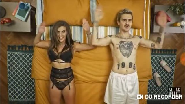 Skibidi смотрю на телефоне клип смотреть онлайн