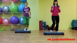 Функциональная тренировка на степах с гантелями.