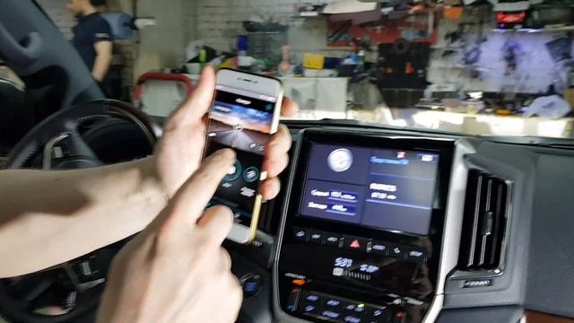 Видеорегистратор АКСИОМ в штатное место Тойота ЛК200 смотреть онлайн