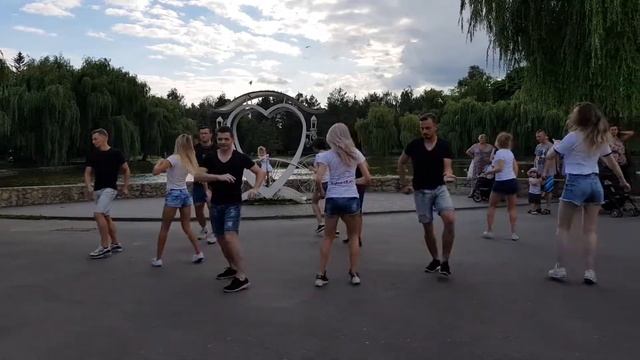 Salsa Club Rivne - Bachata Flash Mob'18 смотреть онлайн