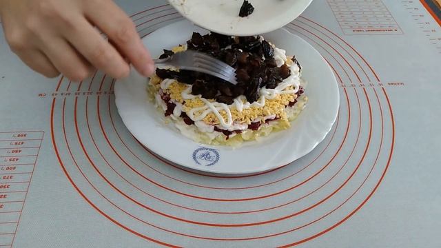 Салат со свеклой черносливом и орехами смотреть онлайн