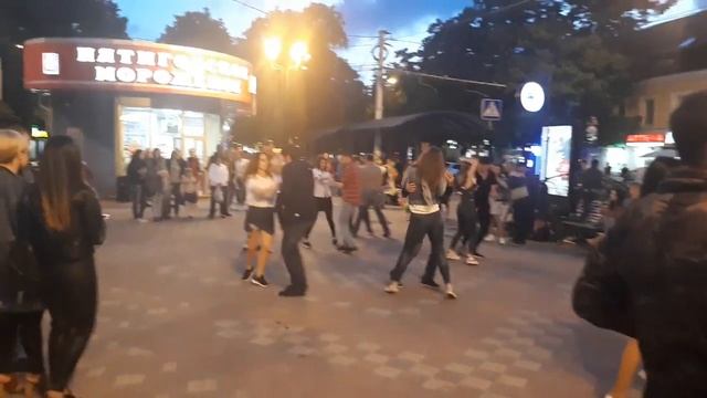 Аллочка зажигает на бродвее в Пятигорске 27 мая 2018 года смотреть онлайн