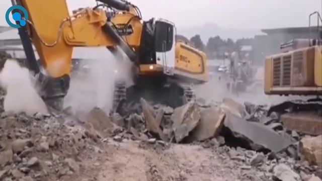 Dangerous Idiots Biggest Truck Fails Driving, Heavy Equipment Operator Machines Fail Working