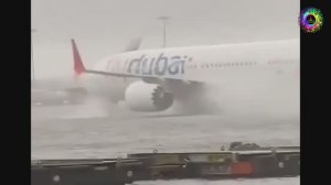 Тысячи граждан России оказались заблокированными в аэропорту Дубая из-за проливных дождей и урагана