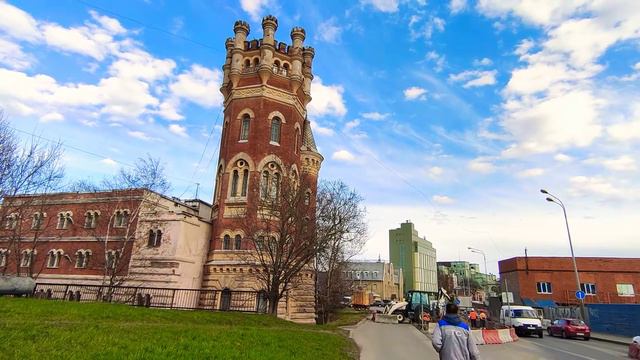 На участке Октябрьской набережной напротив дома 104 ведутся дорожные работы...