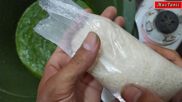 Menghijaukan daun. Bahan pupuk organik cair yang tinggi unsur Nitrogen (N) смотреть онлайн