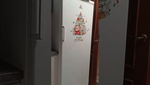 Самоклеющаяся наклейка на холодильник