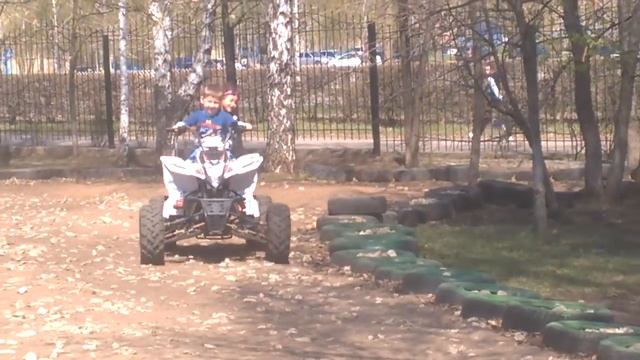 дети на квадроцикле смотреть онлайн