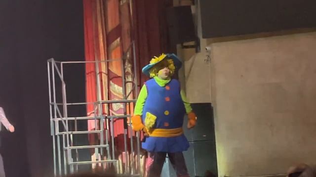 Цирковое шоу «ВОЛШЕБНИК ИЗУМРУДНОГО ГОРОДА» 14.08.2022. 12:00 - «ПУСТЬ ЖИЗНЬ СЛОВНО ПОЕЗД НЕСЕТСЯ» смотреть онлайн