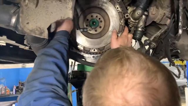 Замена сцепления и сальников двигателя на Фиат Улисс смотреть онлайн